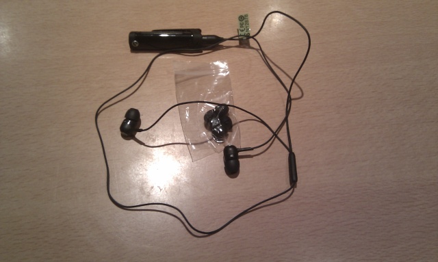 [MOBILEFUN.FR] Test de l'Oreillette Stereo Bluetooth Sony Ericsson MW600 Imag0512