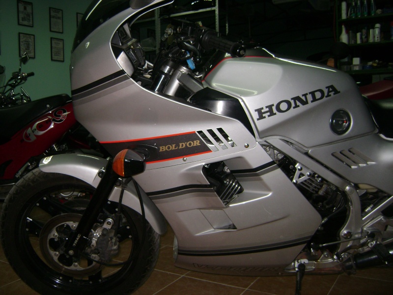 Prodajem Hondu VF 1000 F2 Dsc01113