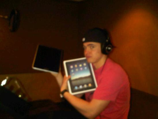 Jesse and his iPad X2_16511