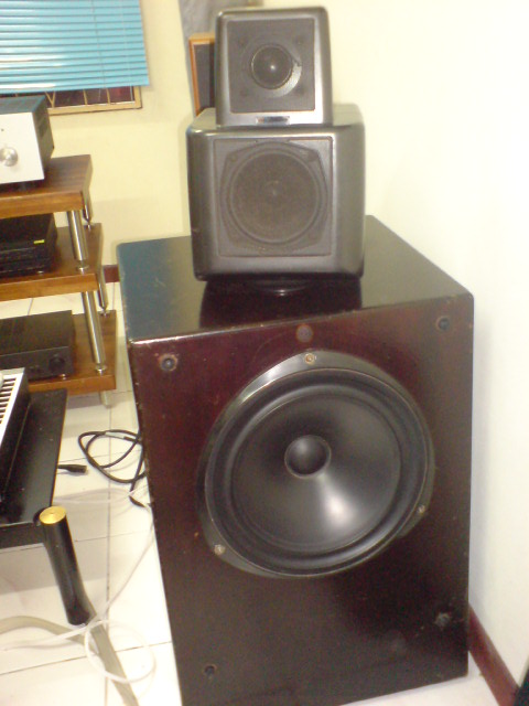 KEF 105.2 floorstand speaker (Used) Dsc01120