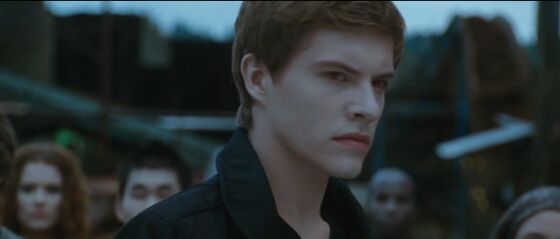 Screencaps From The HD/IMAX Final ‘Eclipse’ Trailer!! Riley10