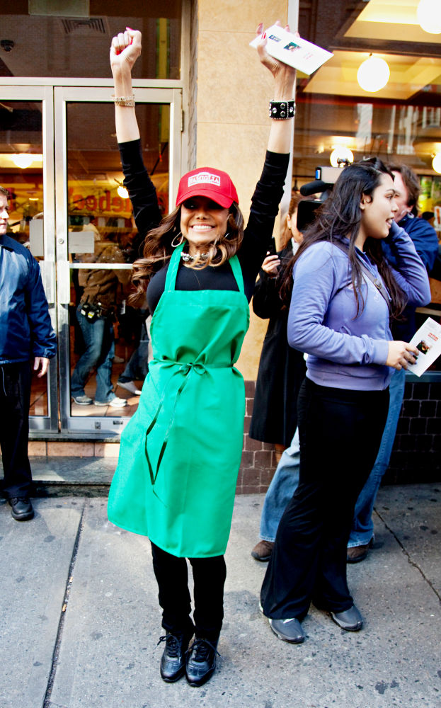 La Toya sarà un concorrente di Celebrity Apprentice Celebr13