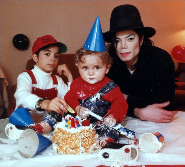 Figlio biologico di Michael Jackson: Rifiutato - Pagina 3 Snn01011
