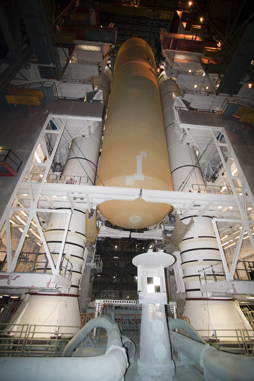 [STS-132] Atlantis : préparatifs (lancement prévu le 14/05/2010) - Page 2 Instal10