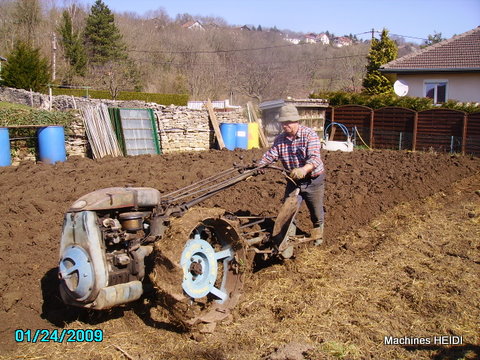 Labour avec un AEBI AM 90 00311