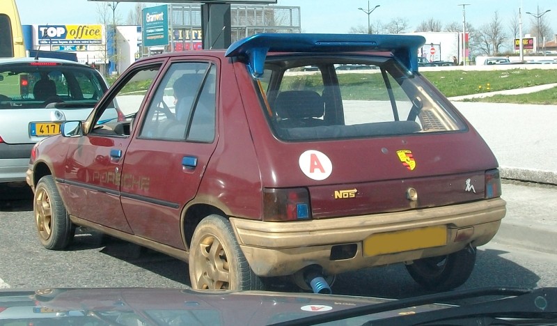 la voiture de wolfette la moufette 205por10