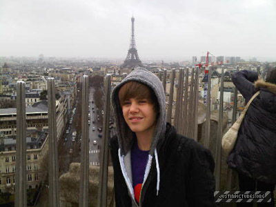 Justin' worLd . :D Paris10