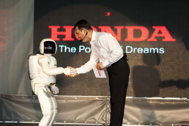 VIDEO, FOTO: Asimo, robotul umanoid al Honda, live la Bucuresti Img_0110