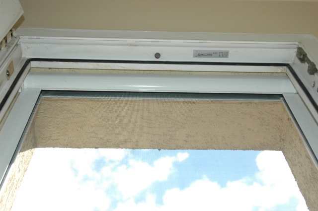 Installation protection fenêtres et balcons - Page 2 Mousti10