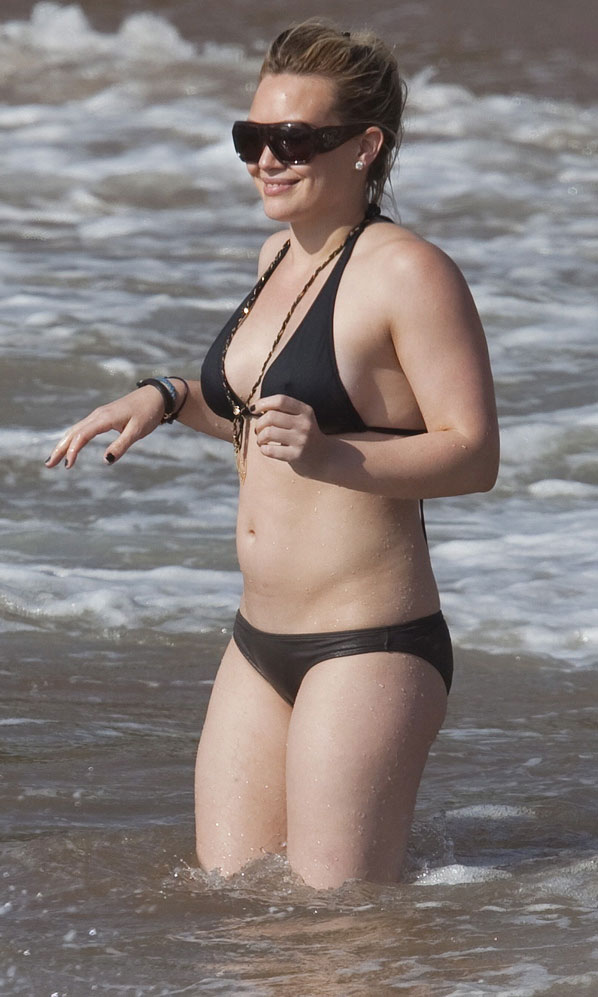 Hilary Duff en la playa de Hawai Hilary11