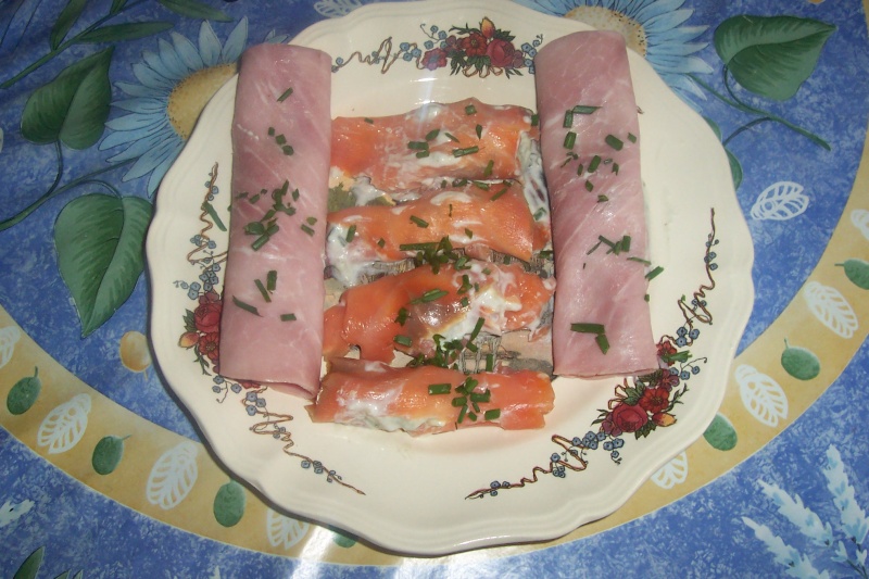Roulés de saumon et jambon au roquefort et aux noix 100_2612