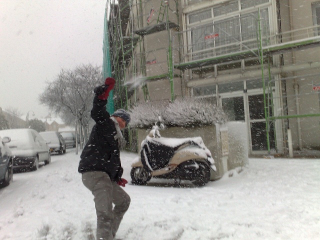 On est pas en Alsace mais ici aussi il neige! ;-) 08122015