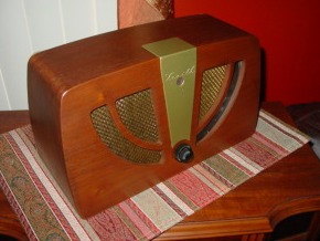 LoFi Vintage Tube Radio - 62 years old and working Left_f10