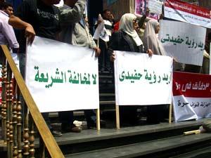 المطالبة بمحاكمة سوزان مبارك لإصدارها قانون" الأسرة والطفل"   72629210