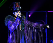 Adam Lambert News : 1/1/2011 8_54810