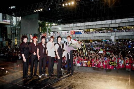 [NEWS]Happy Fifth Anniversary to Super Junior! 20101114