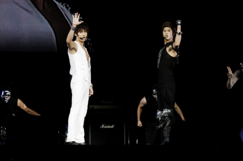 {NEWS] 241110 TVXQ to come back in 2011!  20101121