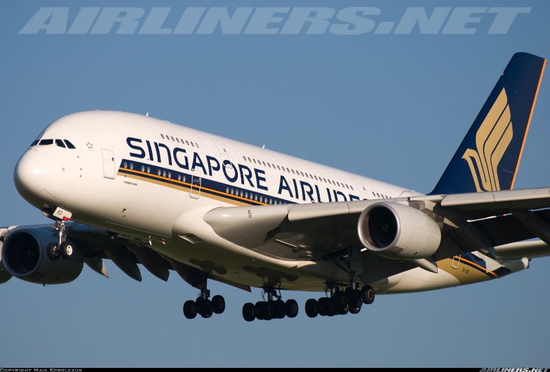 A 380 "Singapore Airlines" revell new livery1/144 17890310