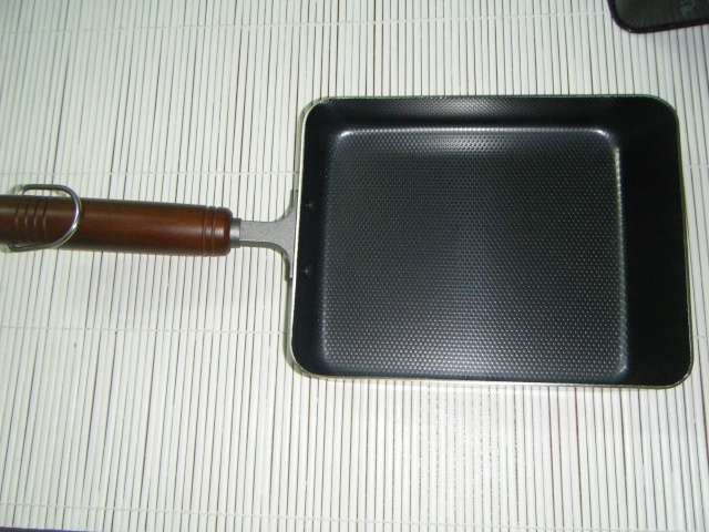 Poêle spéciale pour omelette japonaise Dscf2415