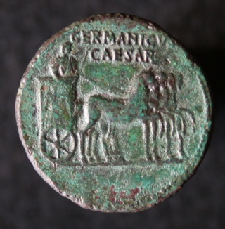 Le médailler de Caligula de Lugdunum - Page 4 Img_7980