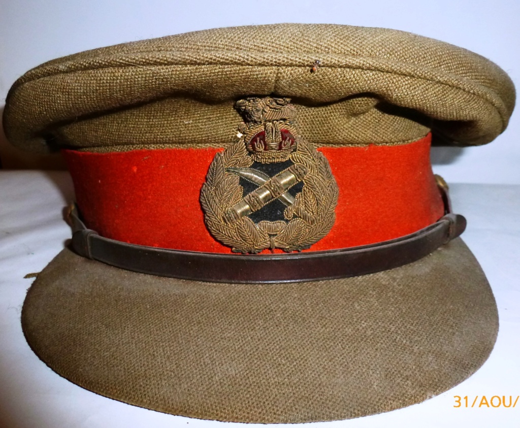 Quelle est cette casquette Britannique d'officier ? Casque12