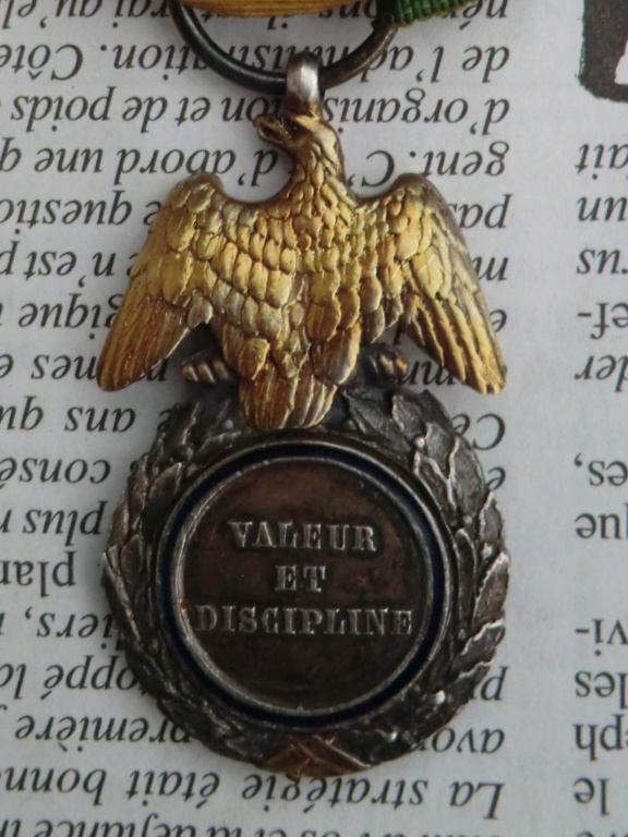 Médaille militaire 2nd Empire et casque allemand Cimg5615