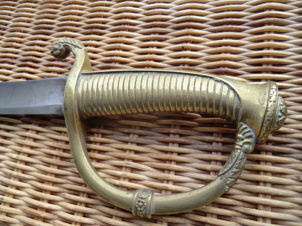 Sabre briquet, fourbisseur à identifier svp Cimg7511