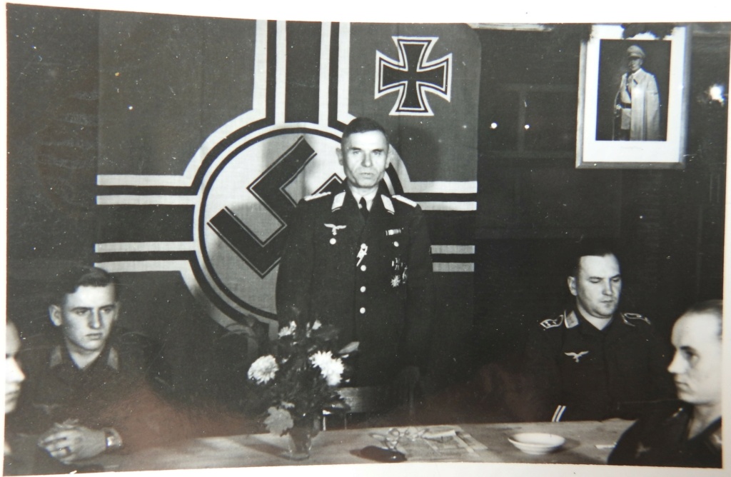 officiers allemands à reconnaitre.... Dscn9893
