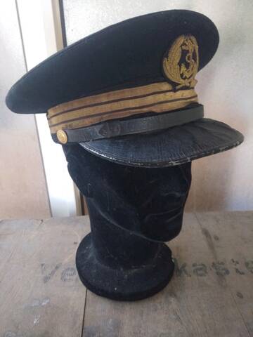 Une casquette de la Marine Nationale fabrication locale ? époque ?