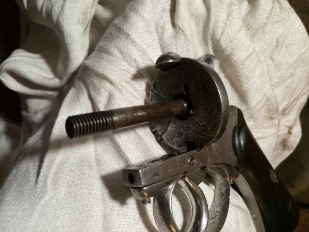 Restauration Revolver à Broche 9,70 mm Lefaucheux - Page 3 Img_2039