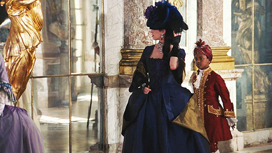 Marie Antoinette avec Kirsten Dunst (Sofia Coppola) - Page 6 B5e3a010