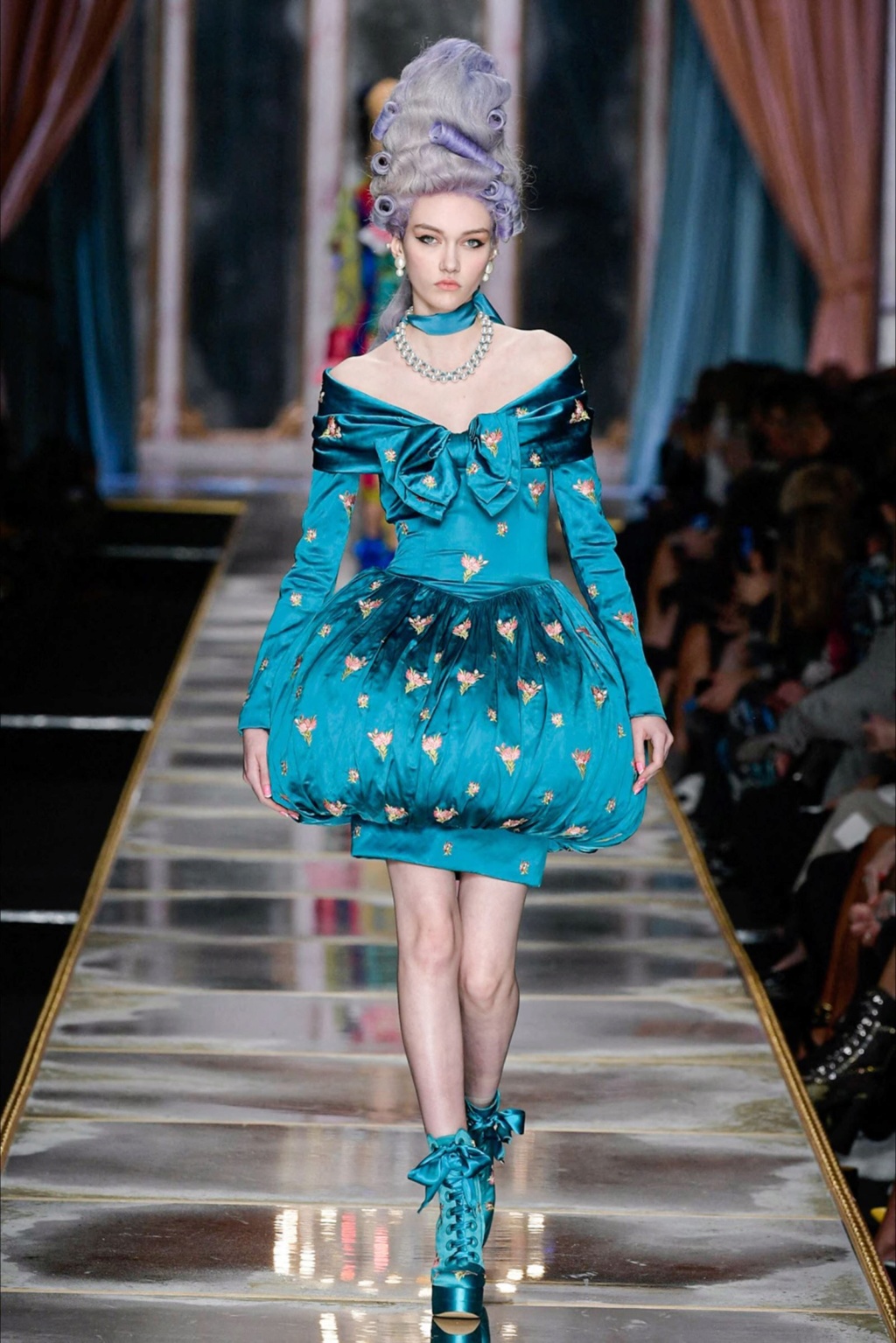 Fashionweek de Milan - Moschino joue la carte Marie-Antoinette Fashio11