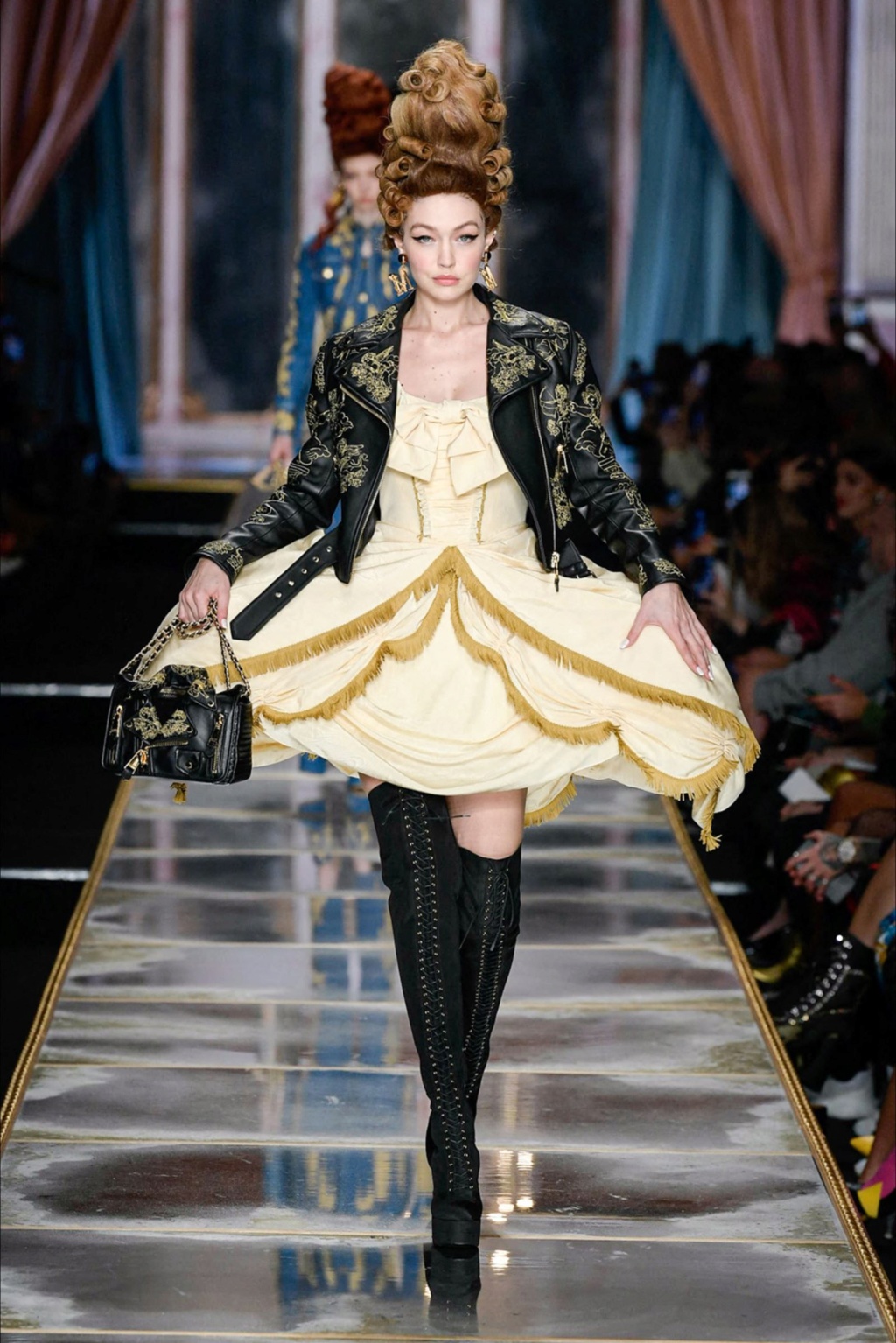 Fashionweek de Milan - Moschino joue la carte Marie-Antoinette Fashio20