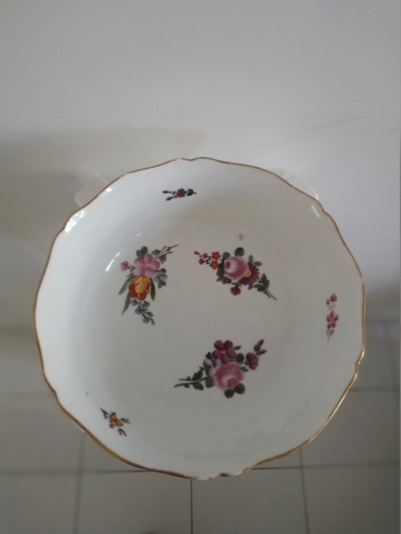 recherche de signatures sur encrier en  porcelaine et saladier Img_2015