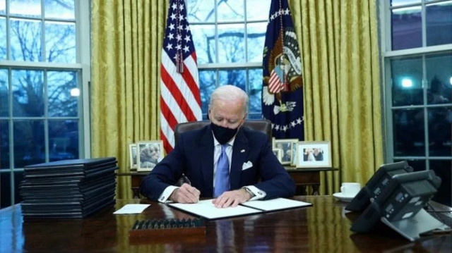 Biden in charge  C9b49810