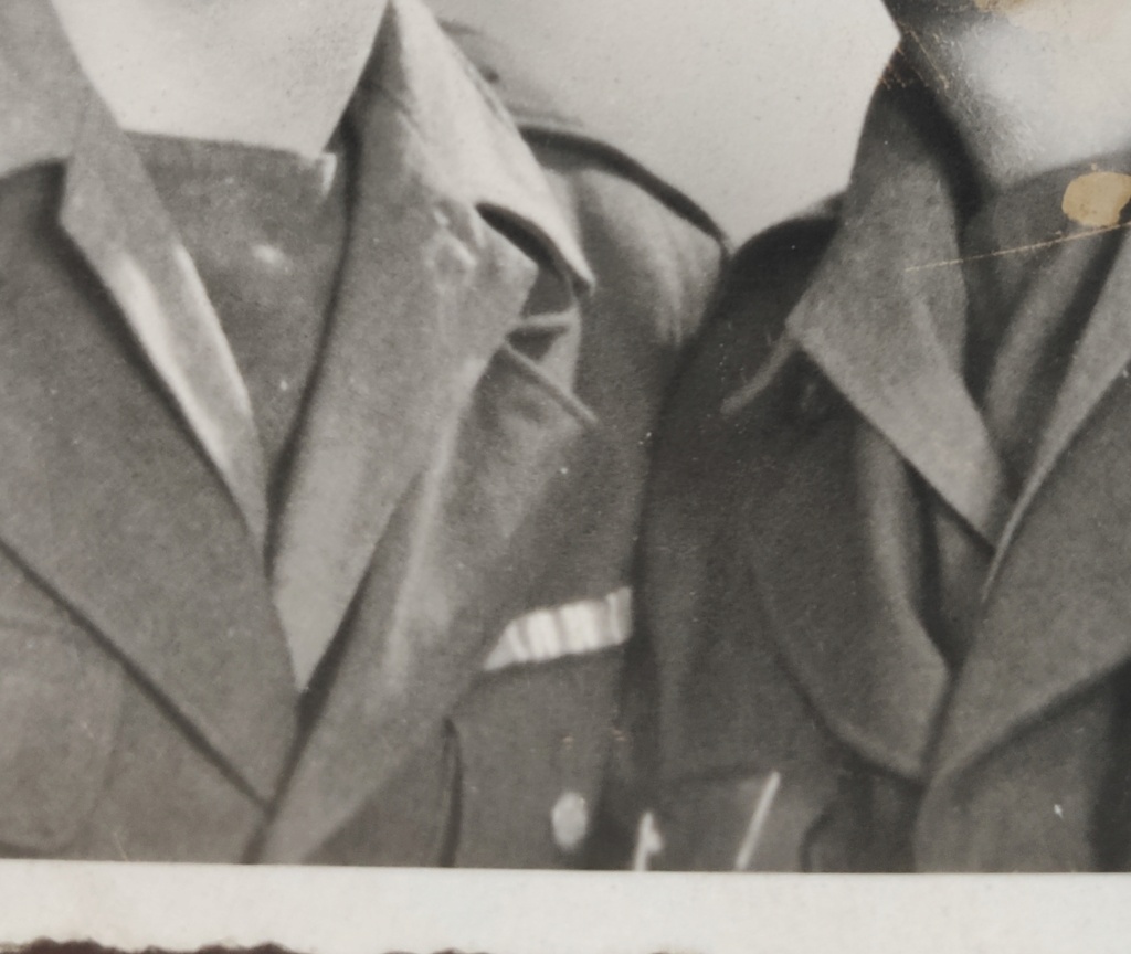 Identification : rappels de décorations sur une veste militaire 39-45 Img_2032