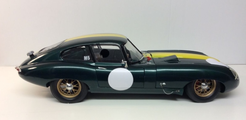 Another 1/8th Jaguar E type finished. (BRG) Cb916310