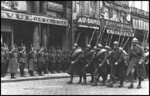 Reconstitution du défilé du 1 juin 1940 à lille. C-320j10