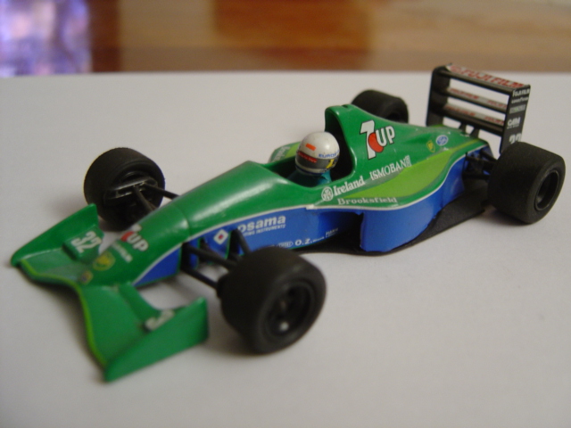 Un petit nouveau avec des questions sur les miniatures HPI F1001910