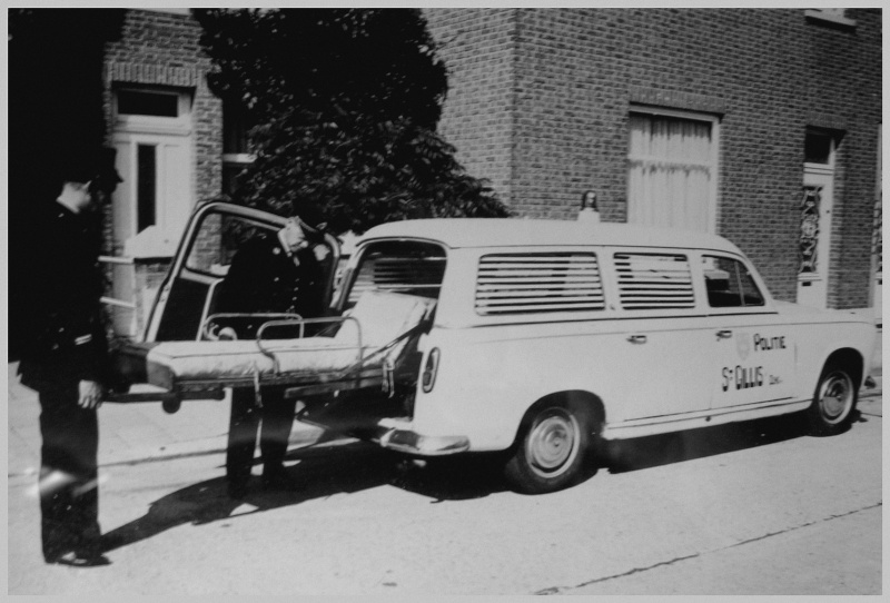 Ambulance de la police de Sint-Gillis Waas Peugeo11