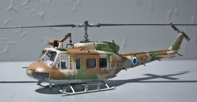 bell uh-1h 1/72 (Revell uh-1d) DOSAW à Kandahar 2009- FINI  3675-310