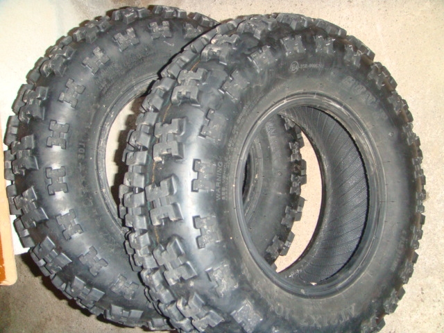 VENDS : 2 pneus SUNF 21x7x10 + 2 pneus SUNF 20x11x9 RAZR2 Dsc03614