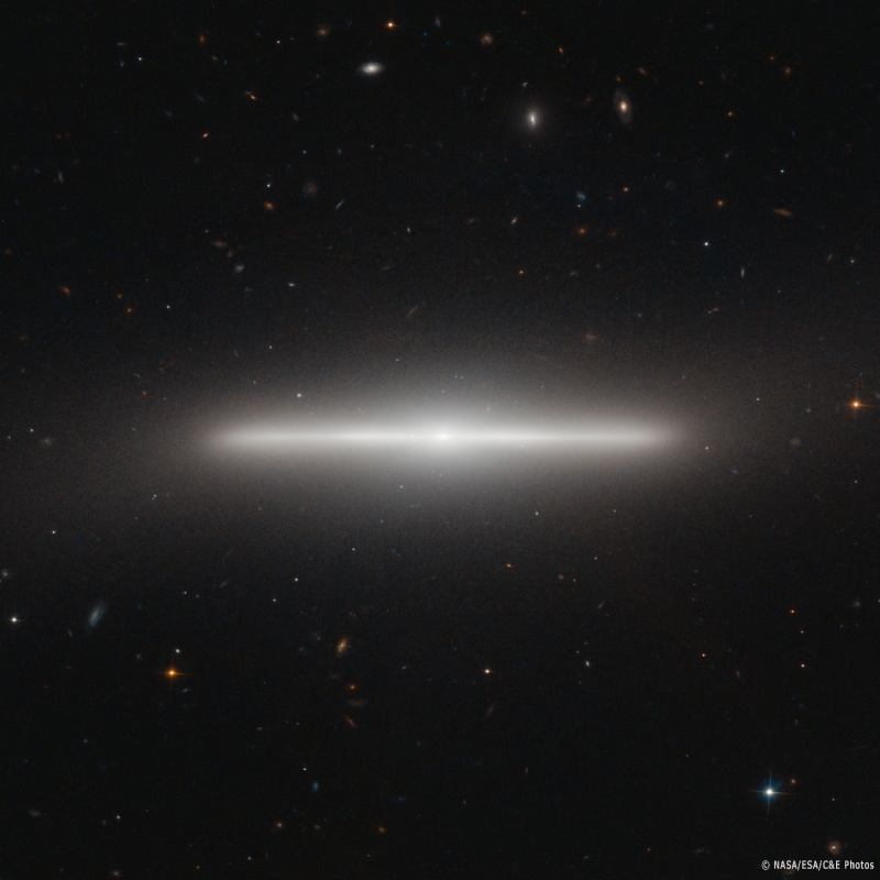 Ses Univers-les que sont les Galaxies... Ngc44510