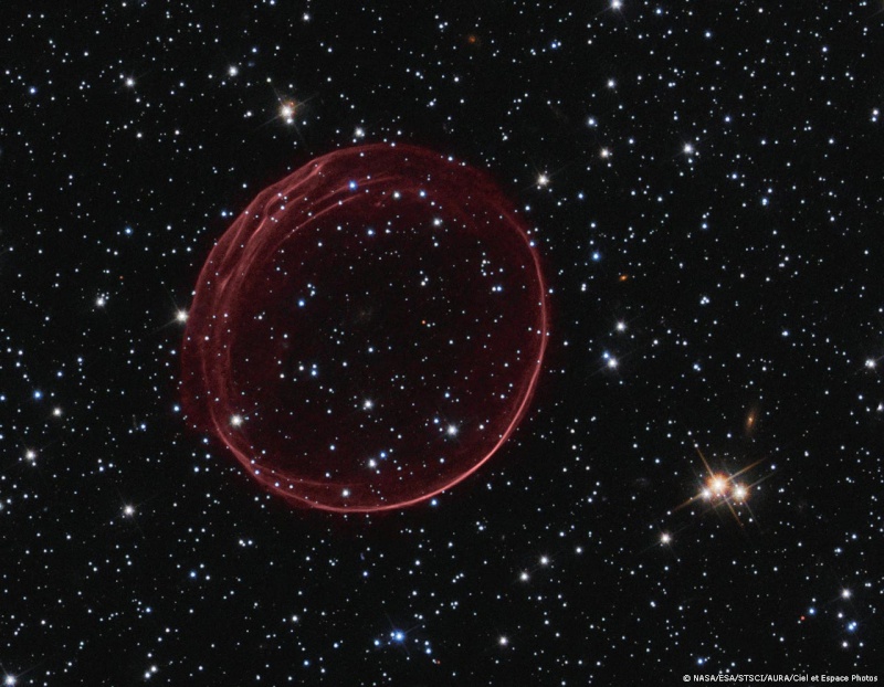 Supernova, ou la mort d'une Etoile... Snr05010