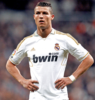 Maglia Real Madrid 2011-2012: arriva l'oro 13009810