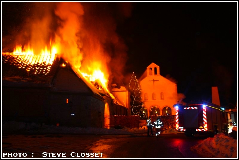 29/12/10 - L'Abbaye de Rochefort est en feu + photos Incend11