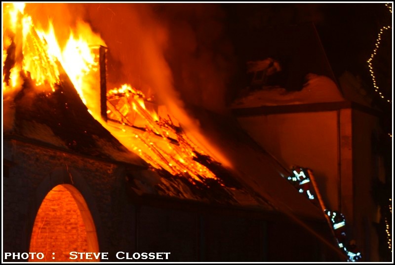 29/12/10 - L'Abbaye de Rochefort est en feu + photos Incend12