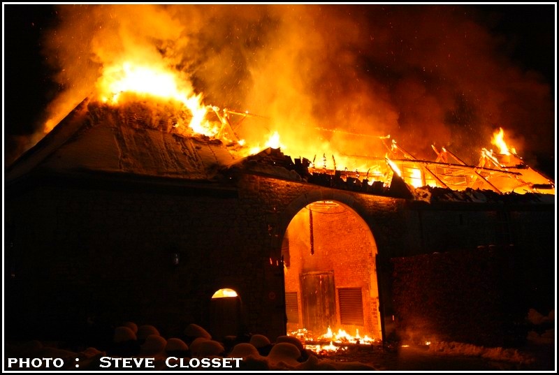 29/12/10 - L'Abbaye de Rochefort est en feu + photos Incend20