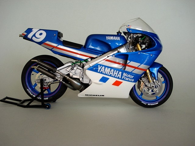 Yamaha YZR500 .F/Spencer 1993. Tamiya + Studio 27+ Hata. 31_spe10