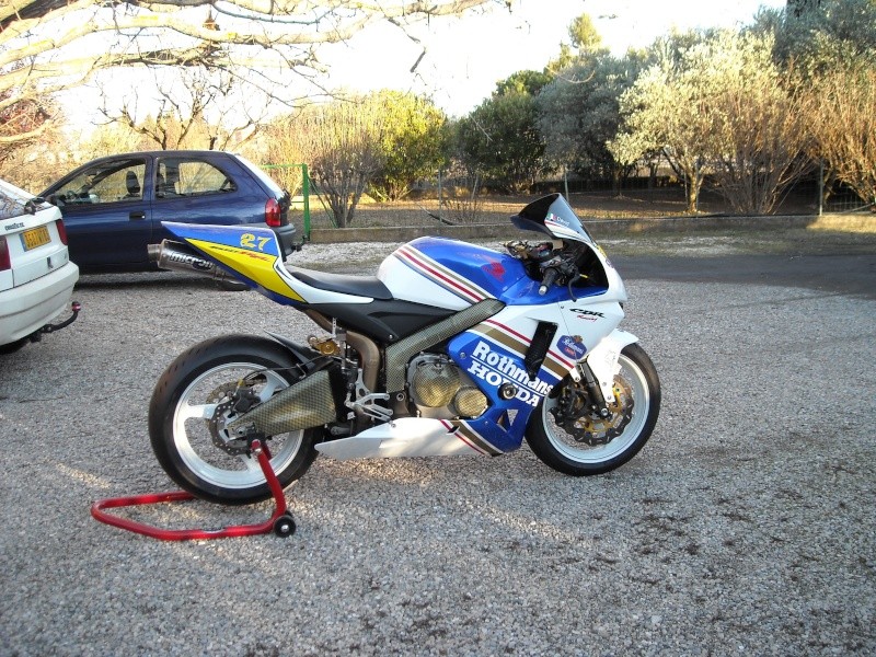Moto de piste CBR 600 avec CG Dscn0212